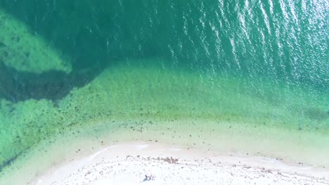 Turquoise-Blue-Water-Of-Sea-And-White-Sand-Beach-In-Edgartown,-Massachusetts,-USA