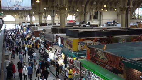 consumers-and-vendors-on-the-municipal-market-of-Sao-Paulo,-or-Mercadao,-in-a-busy-day