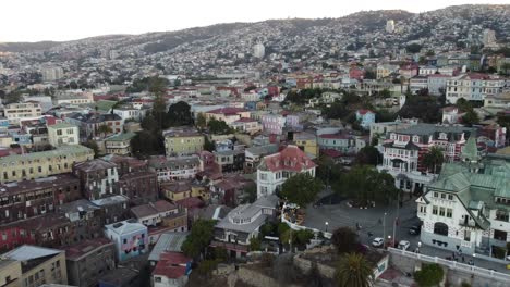 Top-aerial-view-of-Valparaiso-colorfull-houses,-Chile