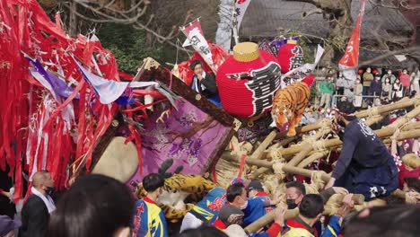 Sagicho-Matsuri-Festival-Battle,-Two-Floats-Crashed-Together