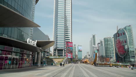 Edificio-Más-Alto-De-Coex-Media-Tower-Y-Starfield-Coex-Mall-En-El-Centro-De-Negocios-De-Gangnam-En-Seúl,-Corea-Del-Sur-Durante-El-Día