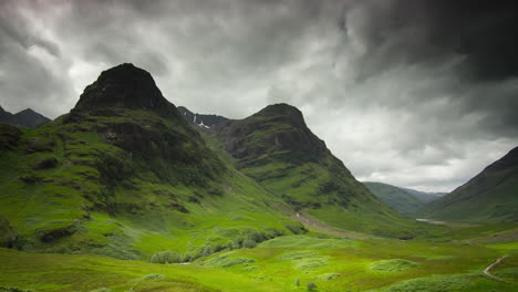 TIME-LAPSE---The-Three-Sisters-of-Glen-Coe,-Scottish-Highlands,-wide-zoom-in