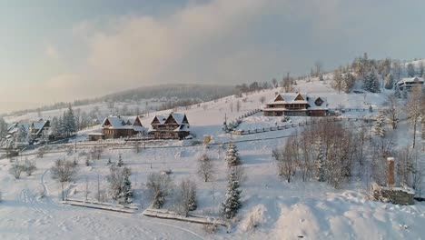 Schneebedeckte-Hausstrukturen-Im-Winter-In-Der-Stadt-Zakopane-In-Südpolen