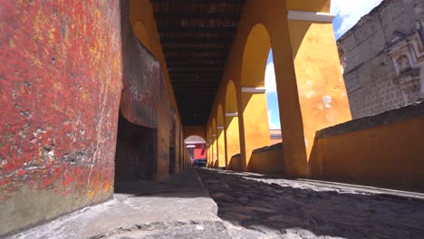 Pasaje-Colonial-Con-Arcos.-Antiguaguatemala