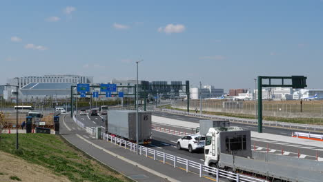 Static-shot-of-traffic-on-access-road-to-Haneda-airport-on-sunny-day