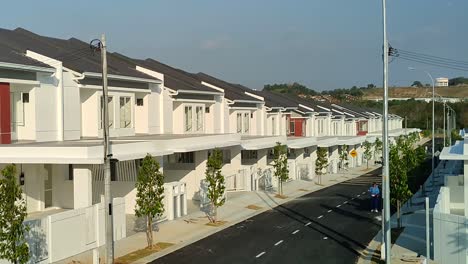 Nueva-Casa-De-Terraza-De-Lujo-De-Dos-Pisos-En-Construcción-En-Malasia