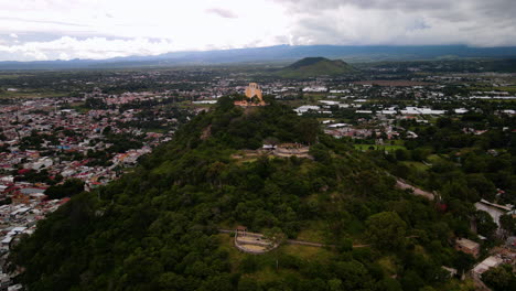 Blick-Auf-Kirche-Und-Stadt-Im-Zentralen-Mexiko-Tal