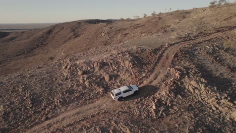 Climbing-a-rugged-hill-in-Outback-Australia-in-a-four-wheel-drive-vehicle