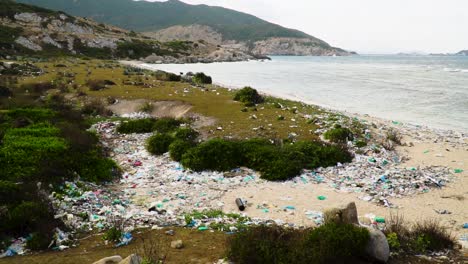 Strand-Von-Phu-Hung,-Vietnam,-Verunreinigt-Durch-Plastikmüll