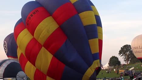 Der-Heißluftballon-Hob-Beim-Bristol-Balloon-Festival-Vom-Boden-Ab