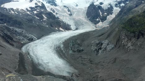 Vuelo-Sobre-El-Majestuoso-Glaciar-Morteratsch-En-Los-Alpes-Suizos
