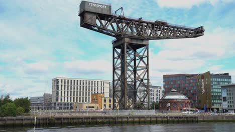 Close-Up-Of-The-Finnieston-Crane-Along-The-River-Clyde,-Glasgow