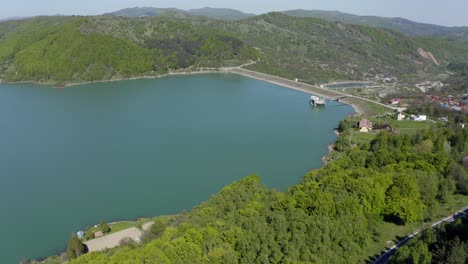 AERIAL---Maneciu-dam,-hills-and-forest-in-Romania,-descending-wide-shot