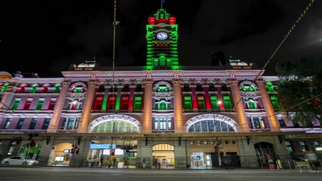 Night-Christmas-Time-Lapse-of-Christmas-Light-Projections-on-the-Facade-of-Iconic-Flinders-Street-Railway-Station-Flinders-Station-on-Elizabeth-Street-Entrance,-Melbourne,-Victoria,-Australia