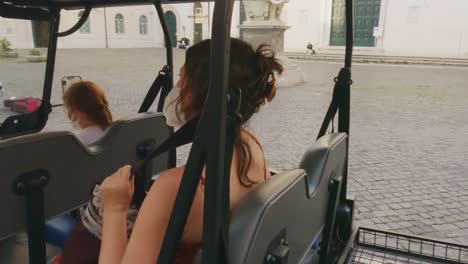 Mother-and-daughter-enjoy-sightseeing-tour-in-Rome-on-board-of-golf-cart-car-with-driver-tourist-guide