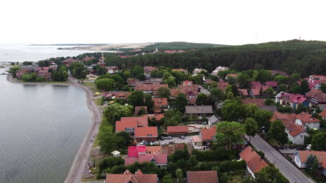 Zentrum-Der-Kleinstadt-Nida-Mit-Roten-Dächern,-Ferienort-Litauen,-Region-Neringa