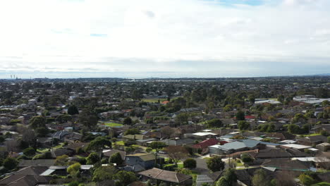 AERIAL-Dolly-Back-Over-Suburb-Of-Belmont-Geelong,-Australia