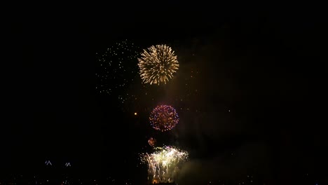Large-fireworks-shot-over-waters-late-at-night
