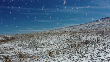 Schneebedecktes-Wüstengebiet-Bei-Starkem-Schneefall,-Rückansicht-Aus-Der-Luft