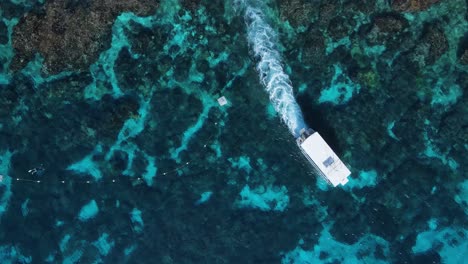 Unique-view-of-a-dive-boat-as-it-moves-through-the-water-over-a-tropical-reef-system