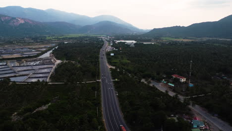 Vietnamita-Ah-1-Carretera-Costera-Principal-Cerca-De-Phan-Rang