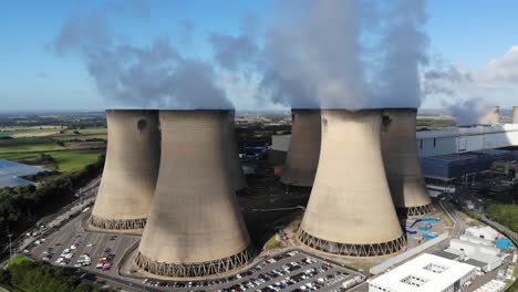 Close-up-drone-footage-of-Drax-Power-Station-in-Drax-Village-near-Selby,-Yorkshire,-UK