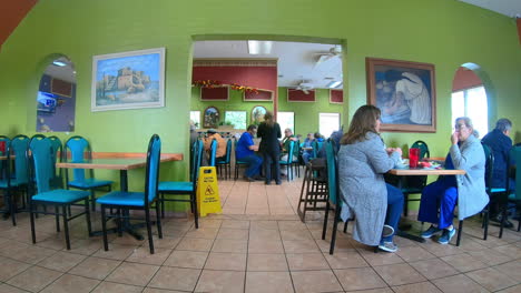 Lapso-De-Tiempo-Del-Almuerzo-En-Un-Restaurante-Mexicano-Local