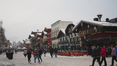LEAVENWORTH,-WASHINGTON---Many-people-come-to-Leavenworth-to-visit-and-watch-the-Christmas-lighting-festival