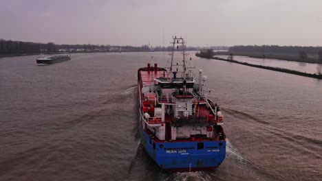 Heckansicht-Des-Frachtschiffs-Wilson-Leith-Auf-Der-Oude-Maas