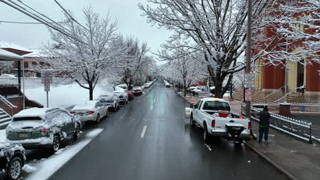 Winter-scene-in-urban-USA-city