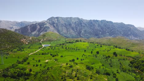 Paisajes-Verdes-De-Gran-Altitud-En-Las-Montañas-De-Los-Balcanes,-Ubicados-En-Himare,-Albania