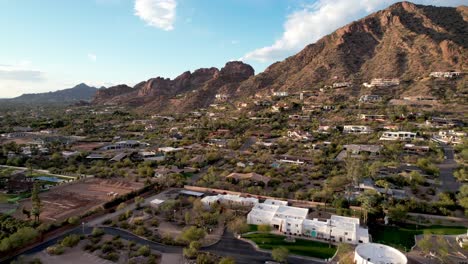 Aerial-of-homes-at-the-base-of-camelback-mountain-near-scottsdale-arizona-in-4k