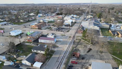 Railroad-tracks-through-small-town-America,--Chillicothe,-Illinois,-USA