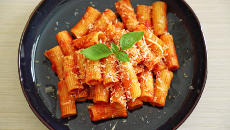Rigatoni-pasta-with-tomato-sauce-and-cheese---traditional-Italian-pasta