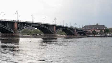 Theodor-Heuss-bridge-in-Mainz,-Germany-on-a-cloudy-spring-day