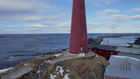 Andenes-Lighthouse-ascending-drone-shot-4k,-Norway
