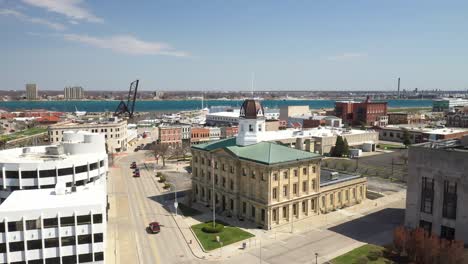 US-Federal-courthouse-in-Port-Huron,-Michigan-with-drone-video-pulling-out
