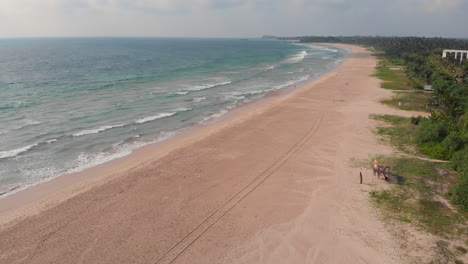 Playa-Bentota-En-Sri-Lanka-Por-Drone,-Viajando-Hacia-Adelante