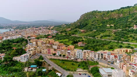 Luftaufnahme-über-Das-Malerische-Marina-Village-Am-Meer,-Santa-Flavia,-Sizilien