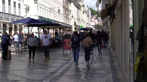 People-and-tourists-walking-at-Rua-Augusta-Street,-downtown-Lisbon,-Portugal