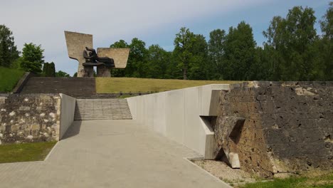 Denkmal-Für-Die-Im-Zweiten-Weltkrieg-Gefallenen-Soldaten