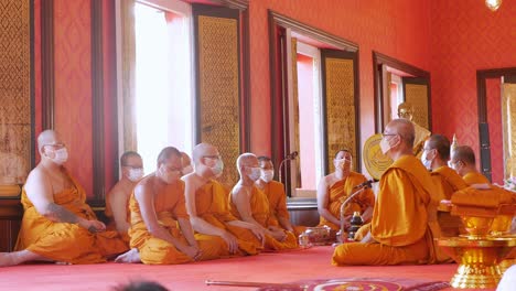 Ordinationszeremonie-Im-Buddhistischen-Thailändischen-Mönchsritual-Für-Den-Wechsel-Vom-Mann-Zum-Mönch-Bei-Der-Ordinationszeremonie-Im-Buddhistischen-In-Thailand