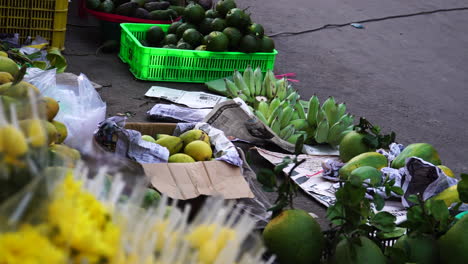 Asiatischer-Lokaler-Lebensmittelmarkt-Mit-Tropischem-Obst-Und-Gemüse,-Lebensmittelkette-Und-Inflationskonzept