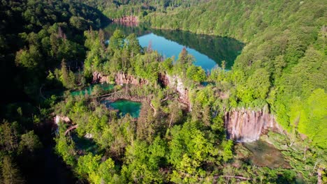 Schöne-Malerische-Landschaft-Kroatiens-Aus-Der-Luft,-Nationalpark-Plitvicer-Seen