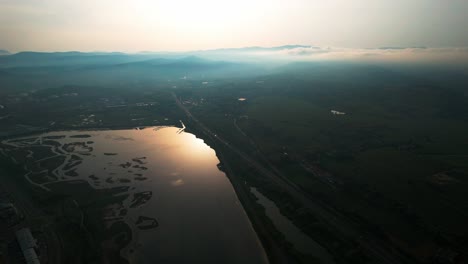 Dramatischer-Sonnenuntergang-über-Der-Bucht-Von-Skocjanski-In-Der-Nähe-Des-Hafens-Von-Koper-In-Slowenien