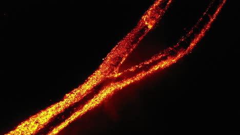 Filmische-Nächtliche-Lava--Oder-Magma-Drohnenaufnahme,-Aktiver-Vulkan-Ätna,-Sizilien,-Italien