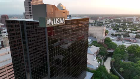 United-Services-Automobile-Association-USAA-headquarters-building-tower-in-San-Antonio-Texas,-USA