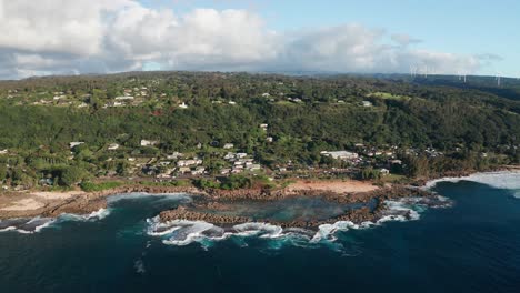 Luftaufnahme-Und-Kippen-Nach-Unten-Auf-Shark-Cove-An-Der-Nordküste-Von-O&#39;Ahu,-Hawaii