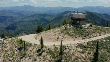 Aerial-panning-up-to-picturesque-fire-lookout-building-in-national-forest