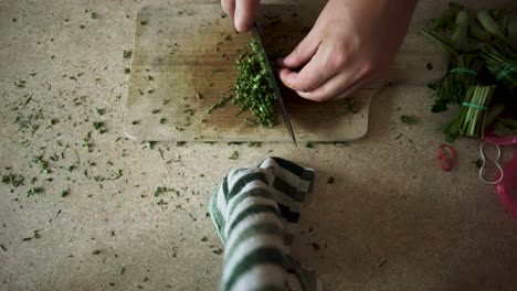 Cutting-greens-in-DIY-setting-high-to-low-angle